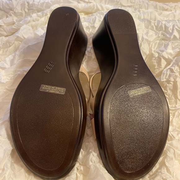 Italian Shoemakers wedge slides in tan leather with cute flowers! Size 7 - Picture 2 of 9